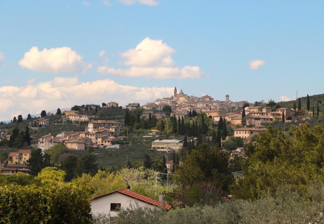 Corte Fratini Appartamenti Trevi Exteriér fotografie