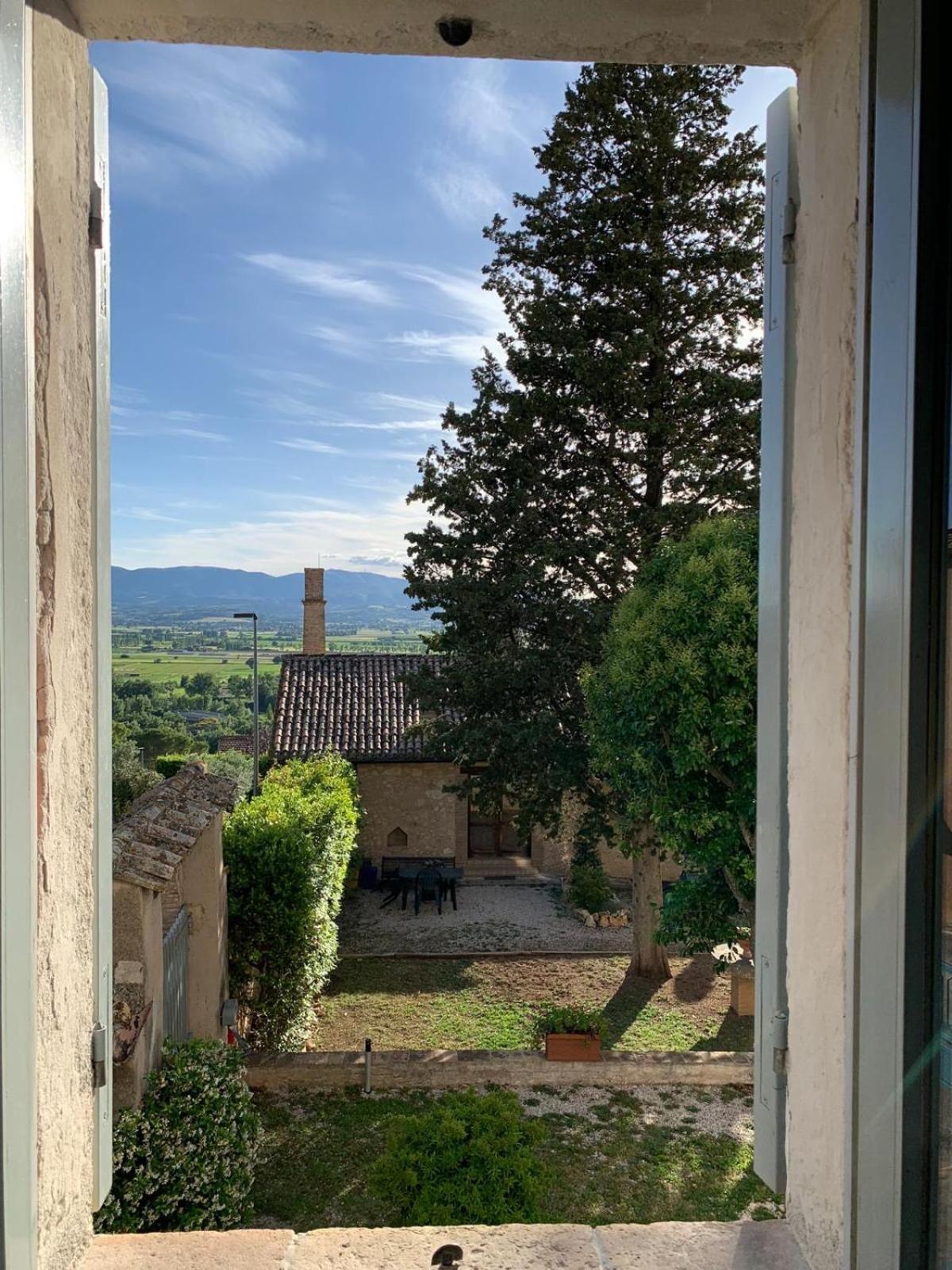 Corte Fratini Appartamenti Trevi Exteriér fotografie